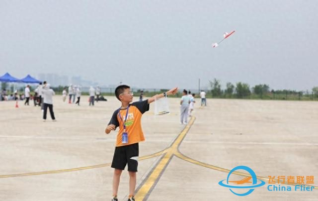 全国青少年航空航天模型教育竞赛活动陕西赛区选拔赛在西安举行-1.jpg