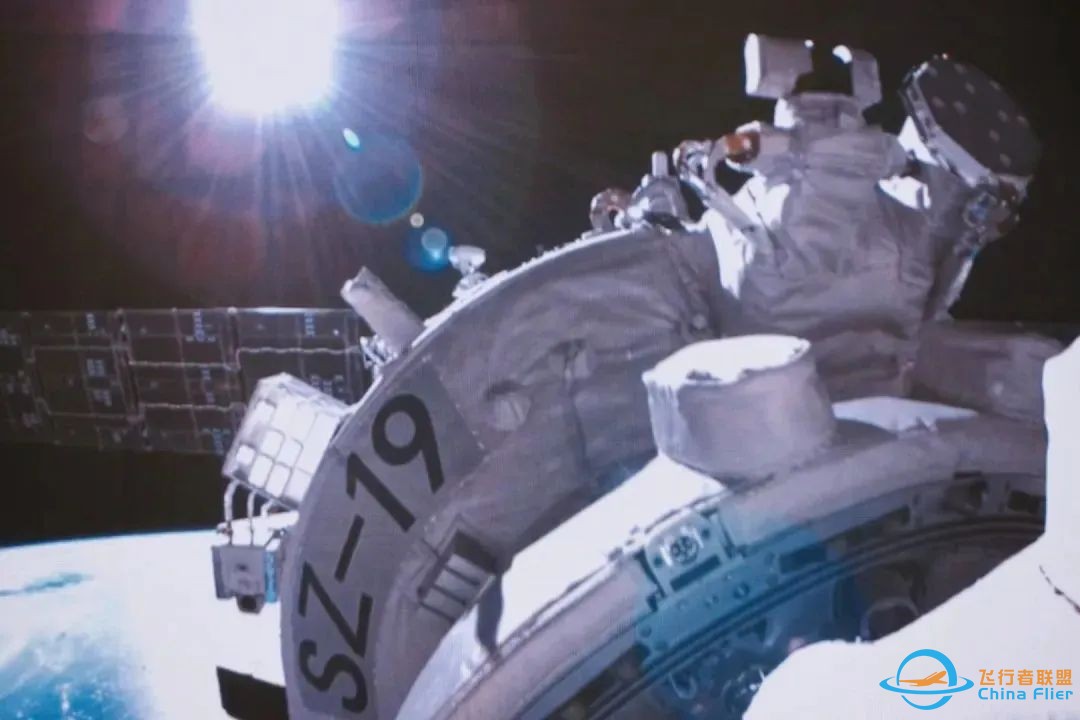 天宫“新人”驾到|神舟十九号成功对接中国空间站w3.jpg
