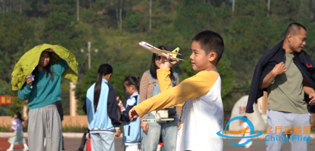 横州市第一届青少年航空航天模型比赛圆满举行-6.jpg