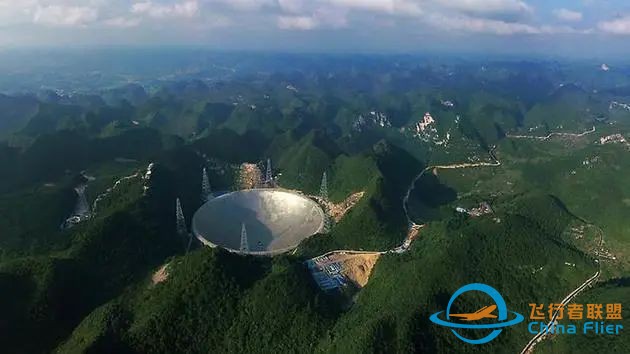 四万两千颗“星链”卫星闪耀 虚假星光带来天文学的大灾难 | 苟利军、刘孜铭w18.jpg