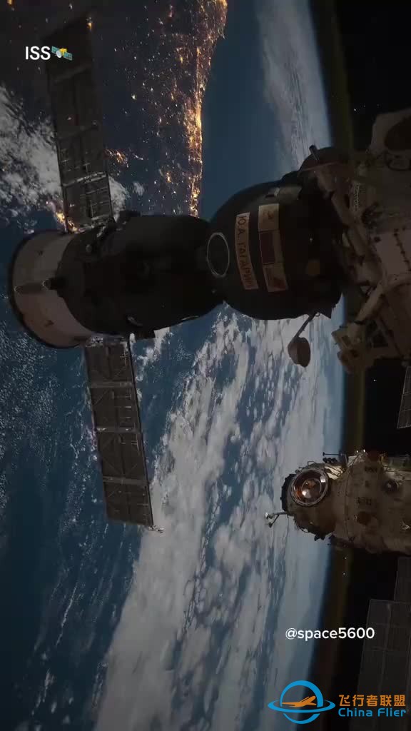 空间站主舱看到地球的无尽繁华与太阳背面让云层搅动-1.jpg