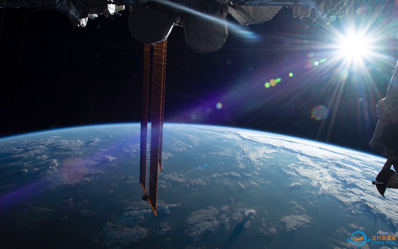 4K 国际空间站上看日落-1.jpg